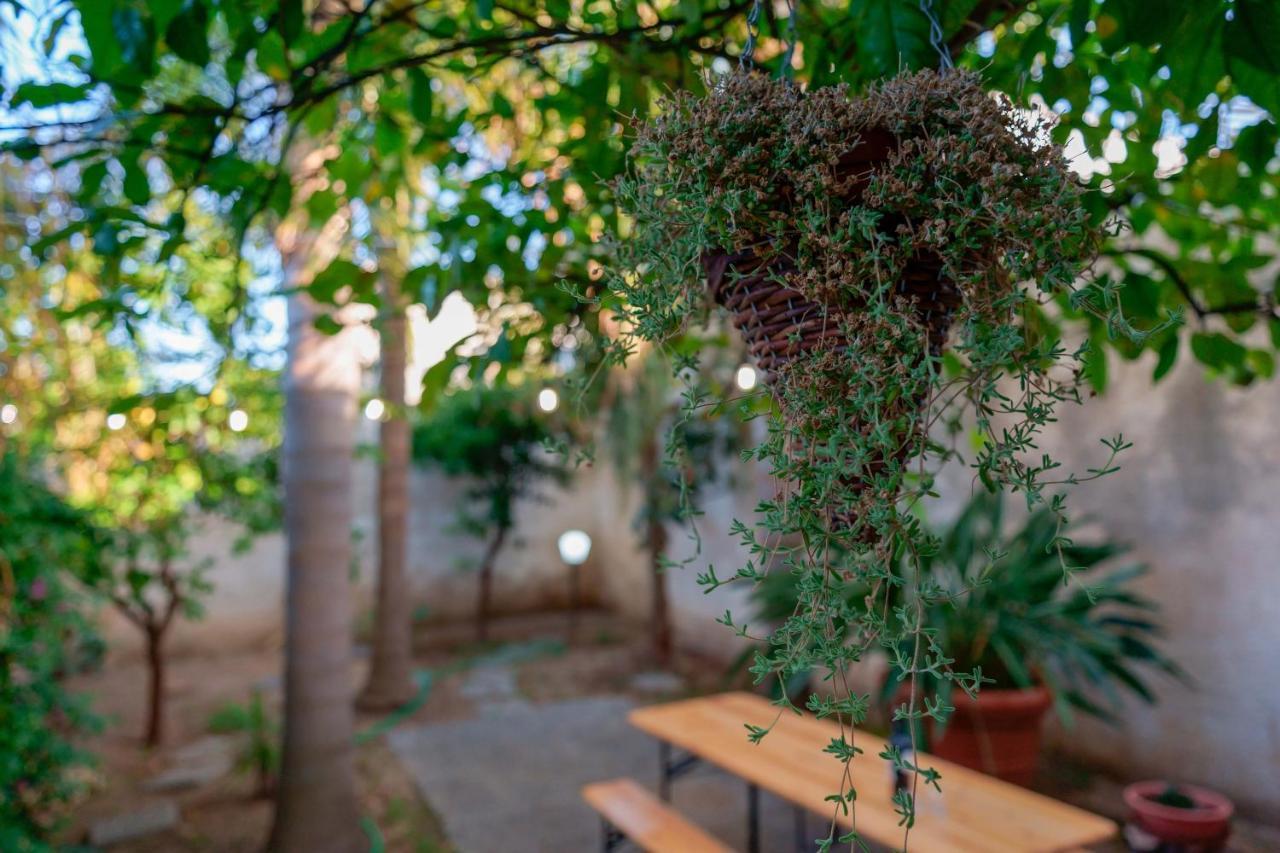 Bed And Breakfast Cairoli Exclusive Room San Pietro Vernotico Buitenkant foto