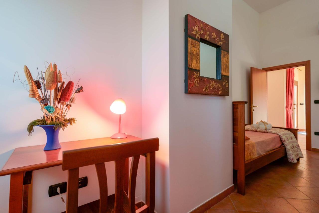 Bed And Breakfast Cairoli Exclusive Room San Pietro Vernotico Buitenkant foto