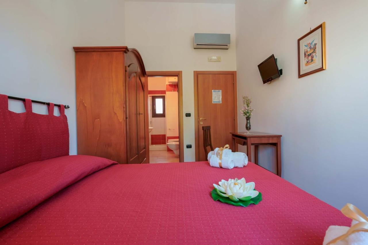 Bed And Breakfast Cairoli Exclusive Room San Pietro Vernotico Buitenkant foto