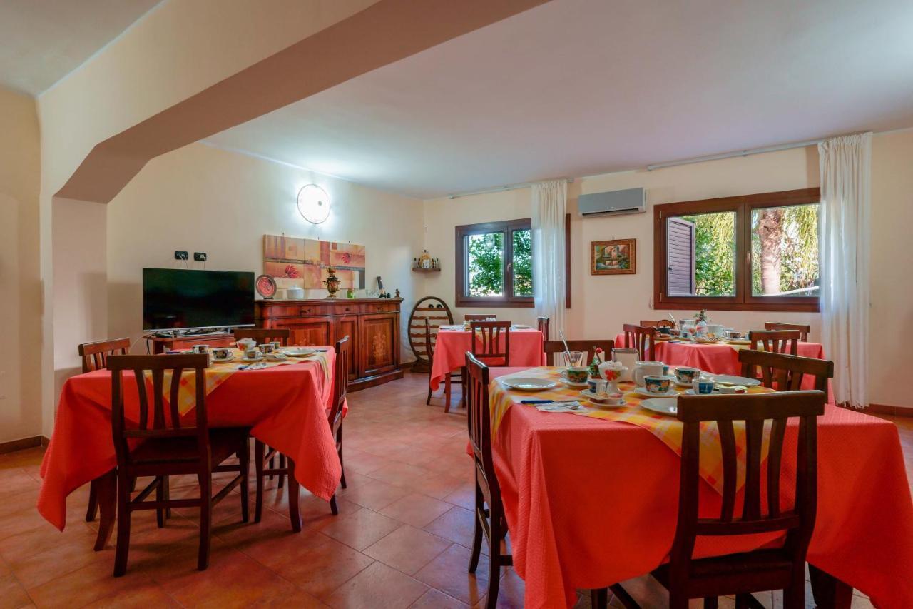 Bed And Breakfast Cairoli Exclusive Room San Pietro Vernotico Buitenkant foto