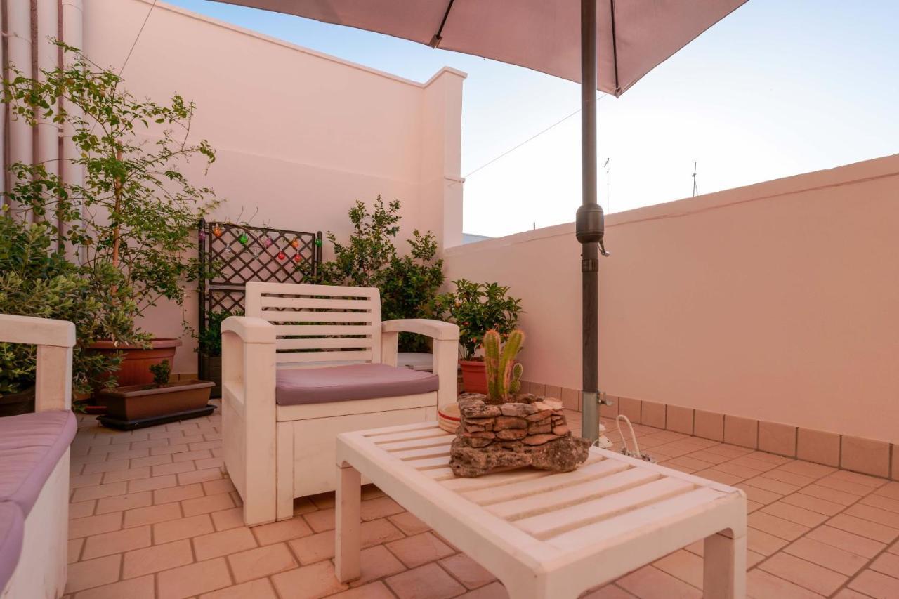 Bed And Breakfast Cairoli Exclusive Room San Pietro Vernotico Buitenkant foto