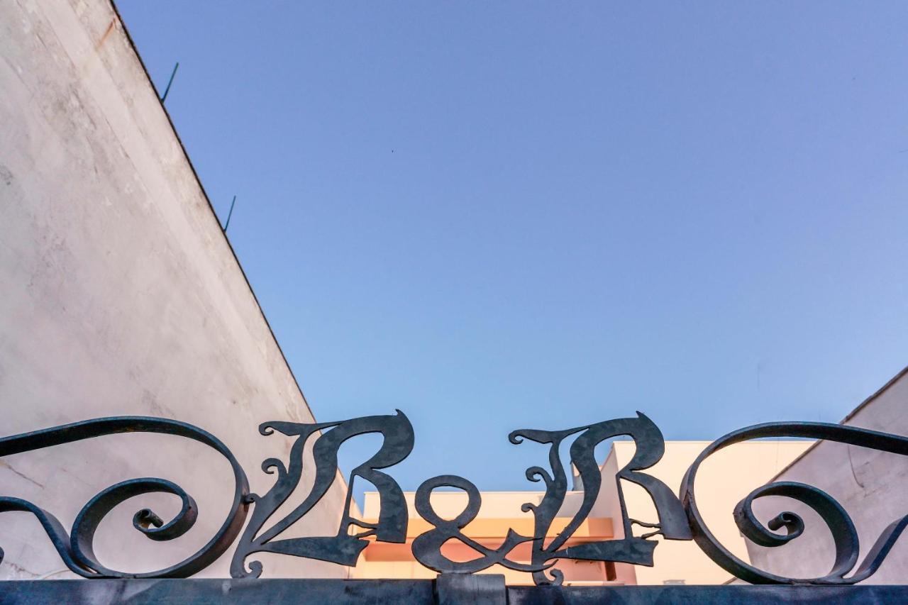 Bed And Breakfast Cairoli Exclusive Room San Pietro Vernotico Buitenkant foto