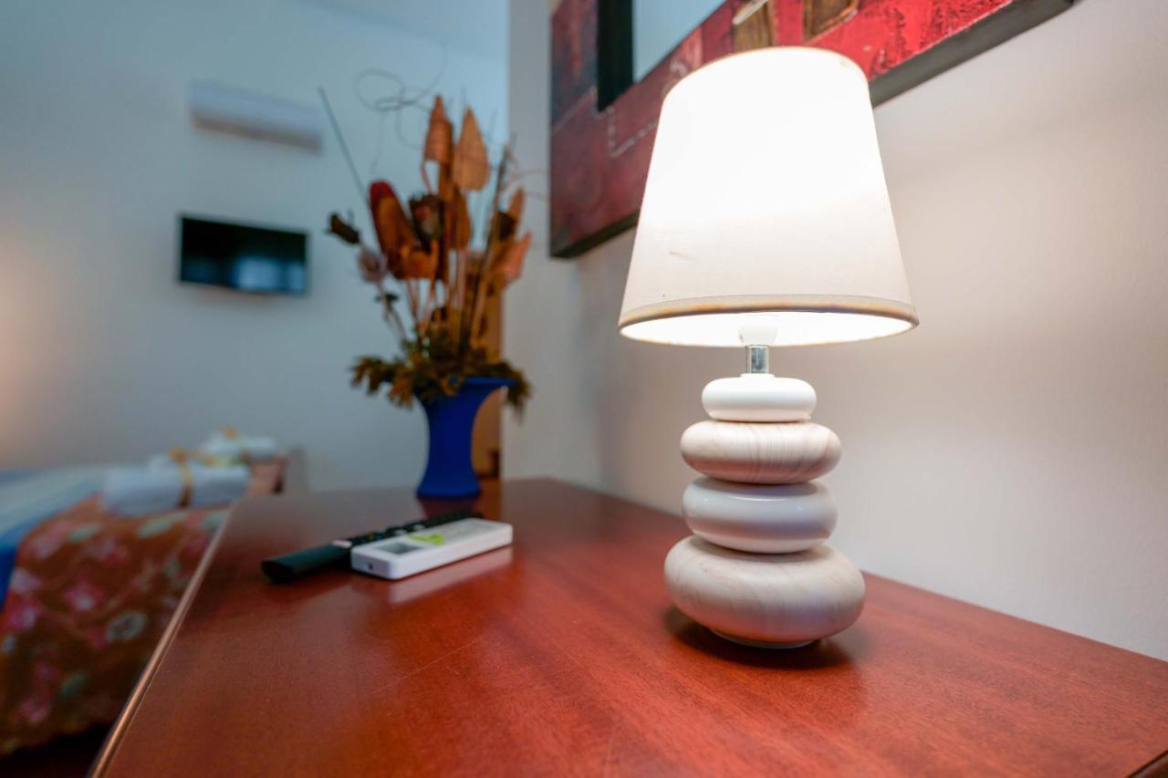 Bed And Breakfast Cairoli Exclusive Room San Pietro Vernotico Buitenkant foto