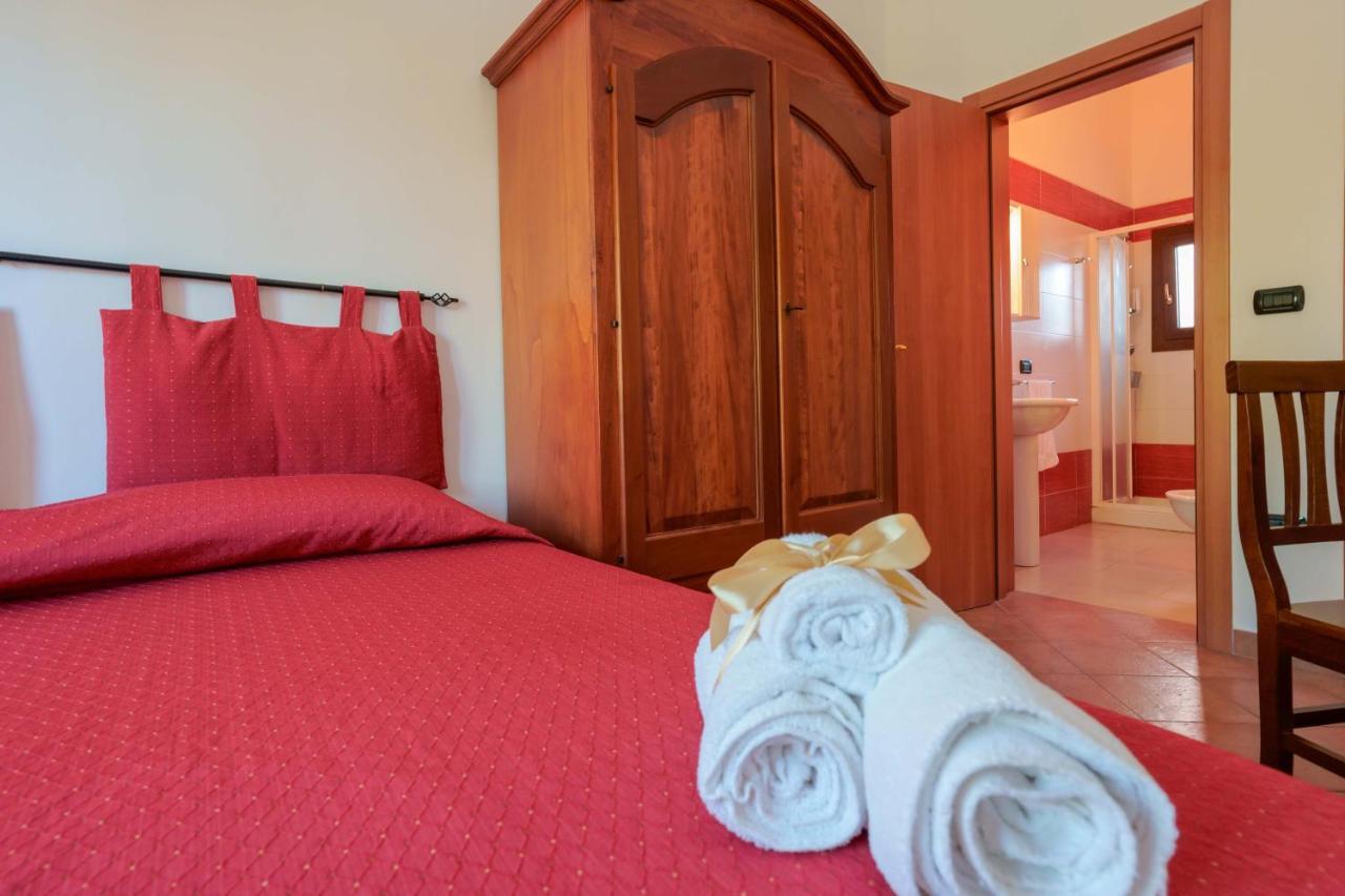Bed And Breakfast Cairoli Exclusive Room San Pietro Vernotico Buitenkant foto