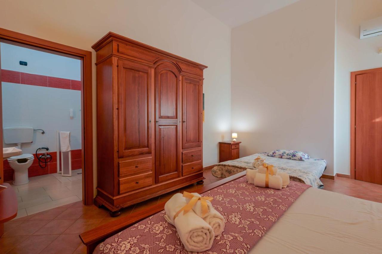 Bed And Breakfast Cairoli Exclusive Room San Pietro Vernotico Buitenkant foto