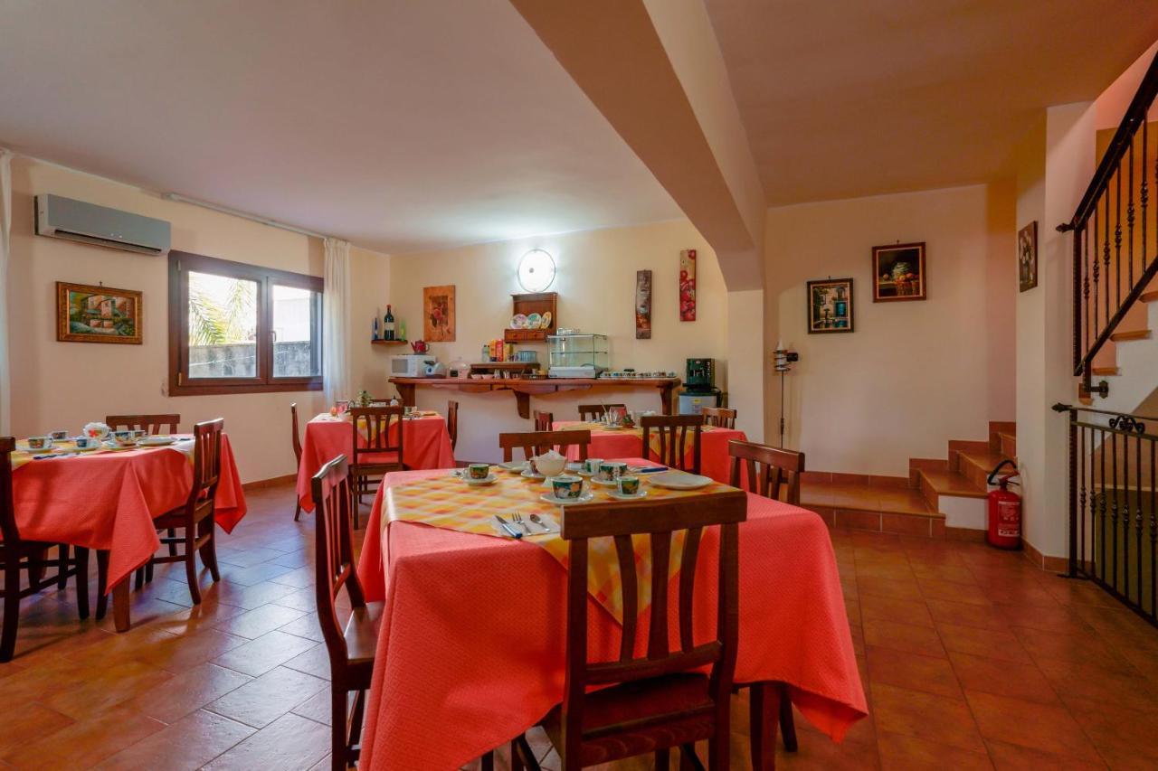 Bed And Breakfast Cairoli Exclusive Room San Pietro Vernotico Buitenkant foto