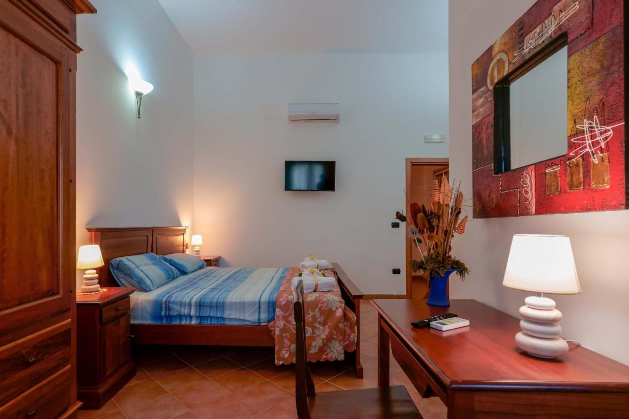 Bed And Breakfast Cairoli Exclusive Room San Pietro Vernotico Buitenkant foto