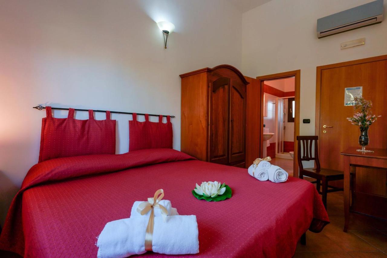 Bed And Breakfast Cairoli Exclusive Room San Pietro Vernotico Buitenkant foto