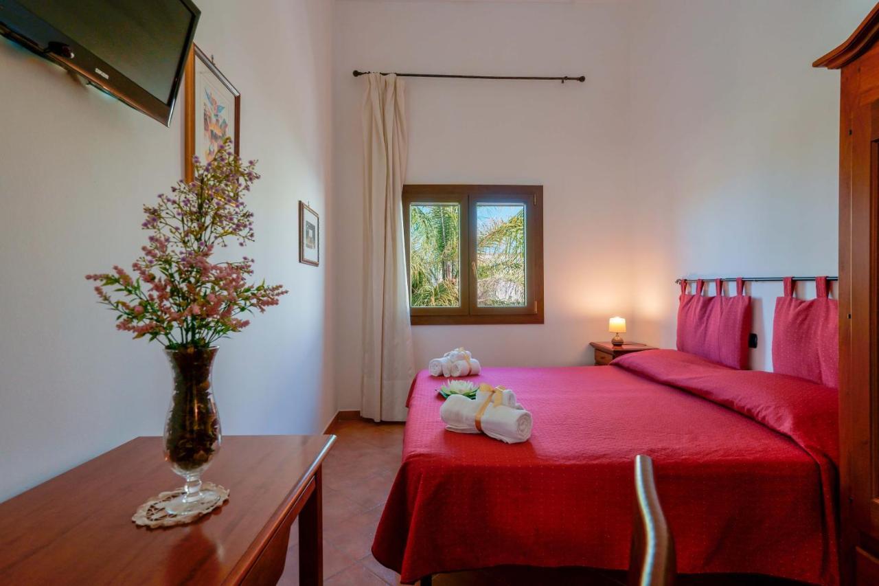Bed And Breakfast Cairoli Exclusive Room San Pietro Vernotico Buitenkant foto