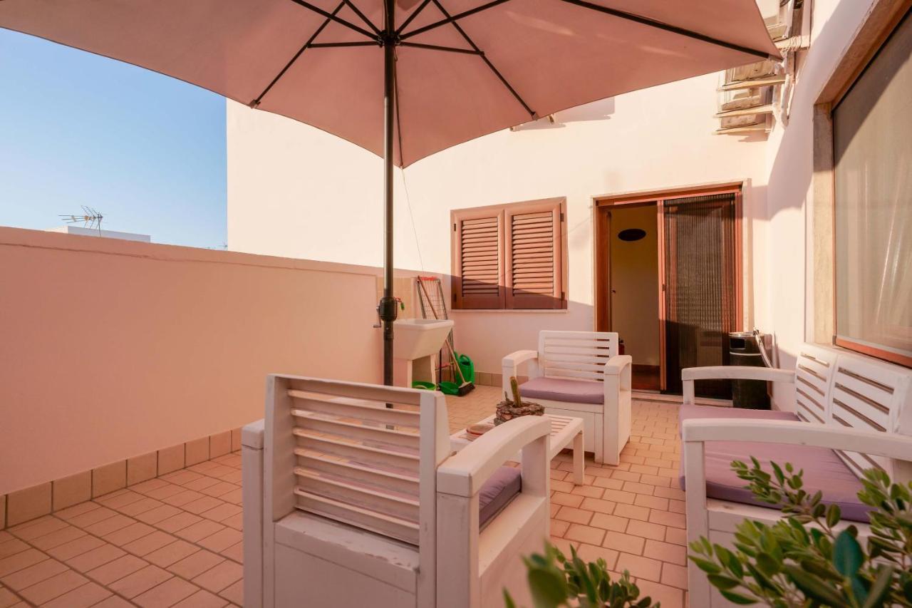 Bed And Breakfast Cairoli Exclusive Room San Pietro Vernotico Buitenkant foto