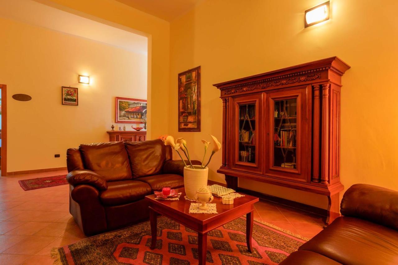 Bed And Breakfast Cairoli Exclusive Room San Pietro Vernotico Buitenkant foto